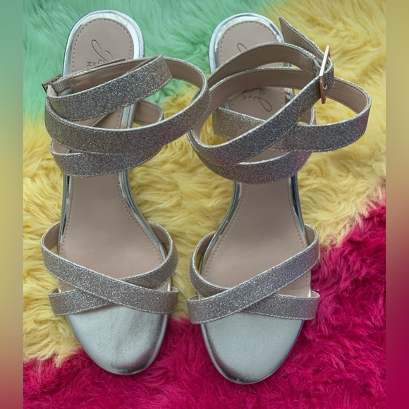 Jewel Badgley Mischka Shoes - Excellent Condition, Jewel Badgley Mischka “Newberry Evening” Sandal, Size 8.5